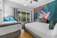 Heated Pool, Hot Tub, and Scenic Views - Luxurious Retreat