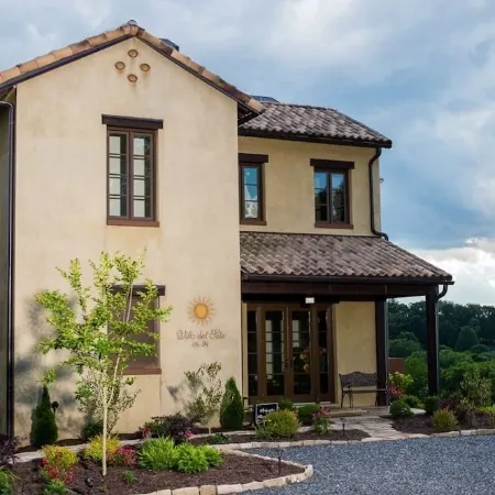 Villa del Sole, a Luxurious Tuscan Inspired Villa in Montaluce, License #4783 Отели в г. Лампкин