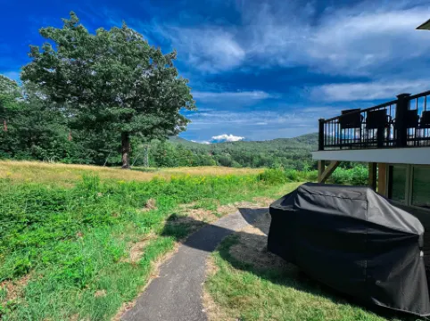 Breathtaking Mountain Views and Cozy Fireplace - Exquisite Alpine Retreat