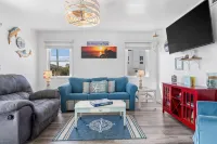 Rooftop Deck and Expansive Ocean Views - Stunning Coastal Escape Hotels in Hampstead