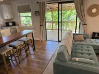 Charming studio in lovely Topping with AC, WiFi that has stunning water views!