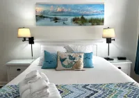 Balcony with Ocean View and Modern Kitchenette - Charming Coastal Retreat 克雷森特海灘住宿飯店