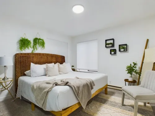 Charming Retreat with Captivating Retro Vibe Kitchen - Cozy Oasis Hoteles en Corvallis