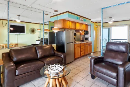 Breathtaking Balcony and Ocean View - Incredible Vibrant Suite