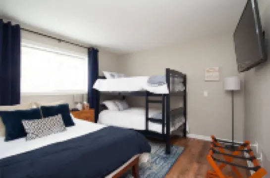 Stunning Mountain Views and Cozy Retreat - Charming Family Haven