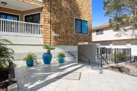 Panoramic Ocean Views and Casual Beach Style - Gorgeous Coastal Retreat