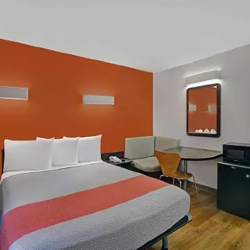 Super 8 by Wyndham Santa Clara 鄰近桑塔納行的酒店