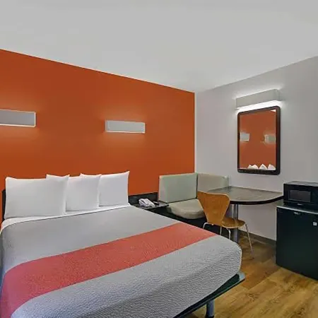 Super 8 by Wyndham Santa Clara Отели рядом с достопримечательностью «Сантана Роу»