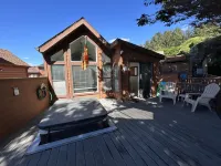 Oceanview Cabin 18 with Private Jacuzzi Hotels in Smith River