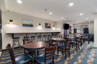 Microtel Inn & Suites by Wyndham Manistee - breakfast