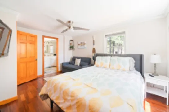 Beautiful Property with Mountain View & Privacy. Near Trails, Eateries & More! 奧西皮酒店