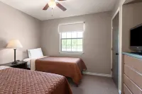 Eagle's Den Suites Carrizo Springs a Travelodge by Wyndham Hotels in Crystal City