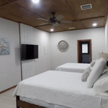 Bay Cottage Retreat on the Canal