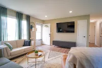Beautiful Home with Cozy Living and Kitchen - Charming Tranquil Haven Hotels in Vermilion