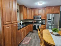 Diamond D Fully Furnished 1 Bedroom Guest House Hotels in Josephine County