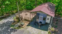 Spacious Deck and Cozy Fire Pit - Inviting Glamper Escape Hotels in DeKalb County