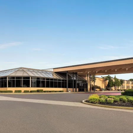 Days Hotel by Wyndham Allentown Airport / Lehigh Valley