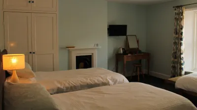 Taunton House B&B Hotel dekat Durlston Castle