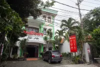 RedDoorz @ Genteng Surabaya 2 Các khách sạn ở Bubutan