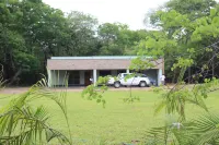 Waterfalls Apartments Hoteles cerca de Kalimba Reptile Park