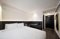 Moyen Hotel