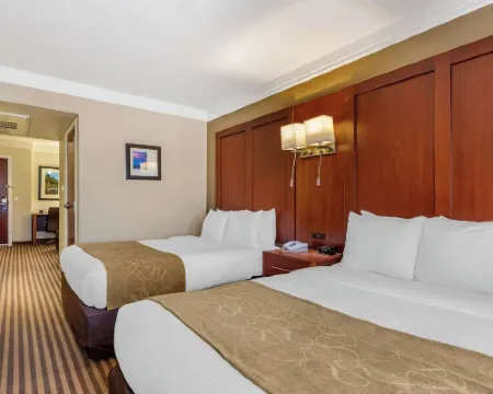 Comfort Suites Visalia - Convention Center Hoteles en Visalia