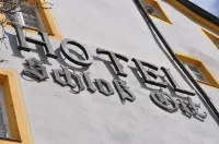 Hotel Schloss Ort Hotel dekat Residenzplatz