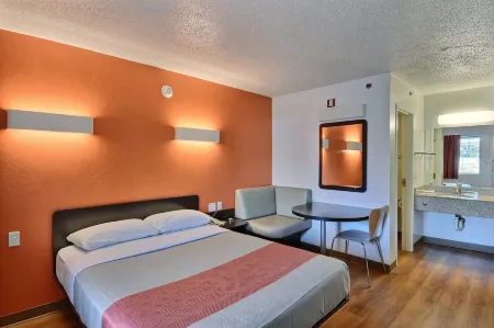 Motel 6 Tewksbury, MA - Boston Отели рядом с достопримечательностью «Tsongas Center»