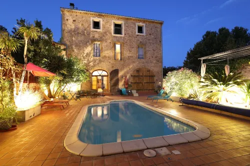 Maison DIX Hotels in Faugeres