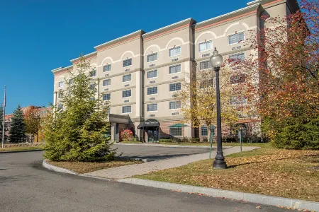 The Marx Hotel - Downtown - University Area Отели в г. Онеонта