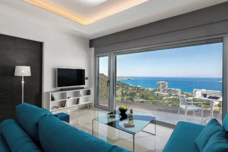 Rhodes Skyline Suite with Out Door Jacuzzi Sea View Отели рядом с достопримечательностью «Anthony Quinn Bay»
