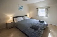 4 Varis Apartments