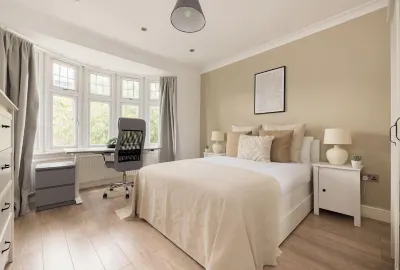 Cosy Double Room in Acton Hotels in Acton