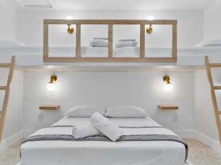 Trendy 1Br Retreat Heart of Miami Pool Отели рядом с достопримечательностью «Парк Бейфронт»