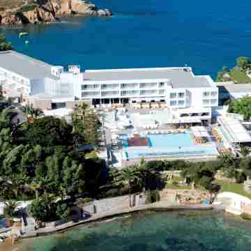 Out of the Blue Resort & Spa Hotel Exterior