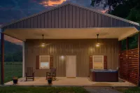 The Boho Barn 1 Bedroom Farmhouse by RedAwning Hotels in Sevier County