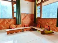 Chalo Challal Hotel & Cafe Ξενοδοχεία στην πόλη Kasol