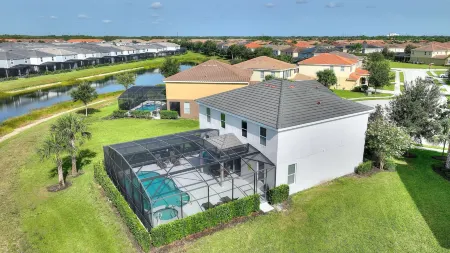 Leslies Retreat at Solterra Resort 6 Bedroom Home Отели в г. Давенпорт