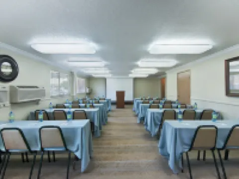 Oxnard Inn Lancaster Hotels in Lancaster