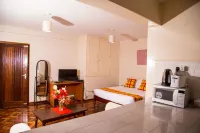 Njema Court Apartment - Parkplatz