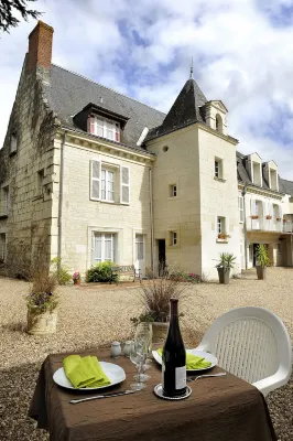 Logis Manoir de la Giraudière Hôtels à : Beaumont-en-Véron