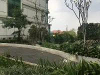 Spacious Studio Room at Tamansari la Grande Apartment Near Bip