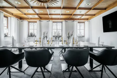 Hotel Riesengebirge Отели в г. Нойштадт-на-Айше