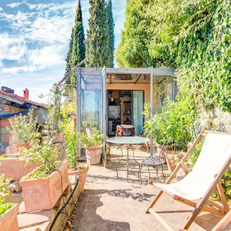 Villa in Cortona with Pool