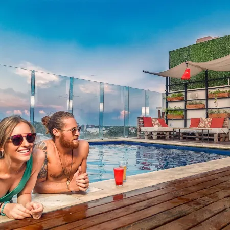 Nomads Hotel, Hostel & Rooftop Pool Cancun