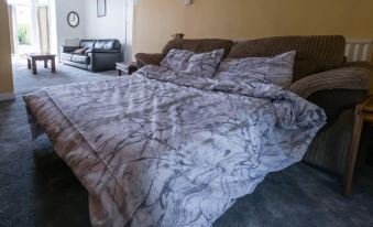 6 Guests-Free Public Parking-5 Min to Beach