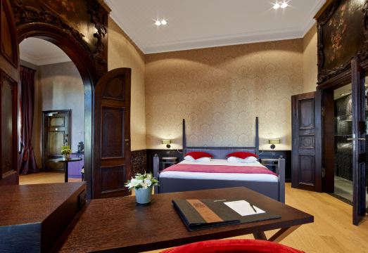 4. 반 데르 발크 ..