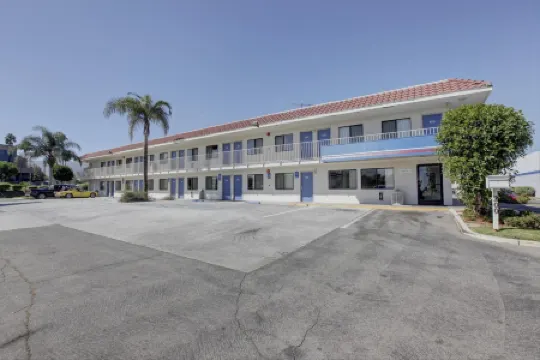 Motel 6 Corona, CA - Norco