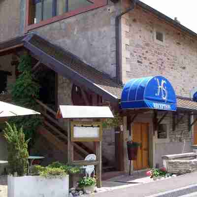 HOSTELLERIE DES SOURCES . HÔTEL SAN VAL' EAU Hotel Exterior