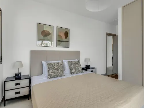 Sanders Elgio - Delightful 2-Bdr Apt with Balcony